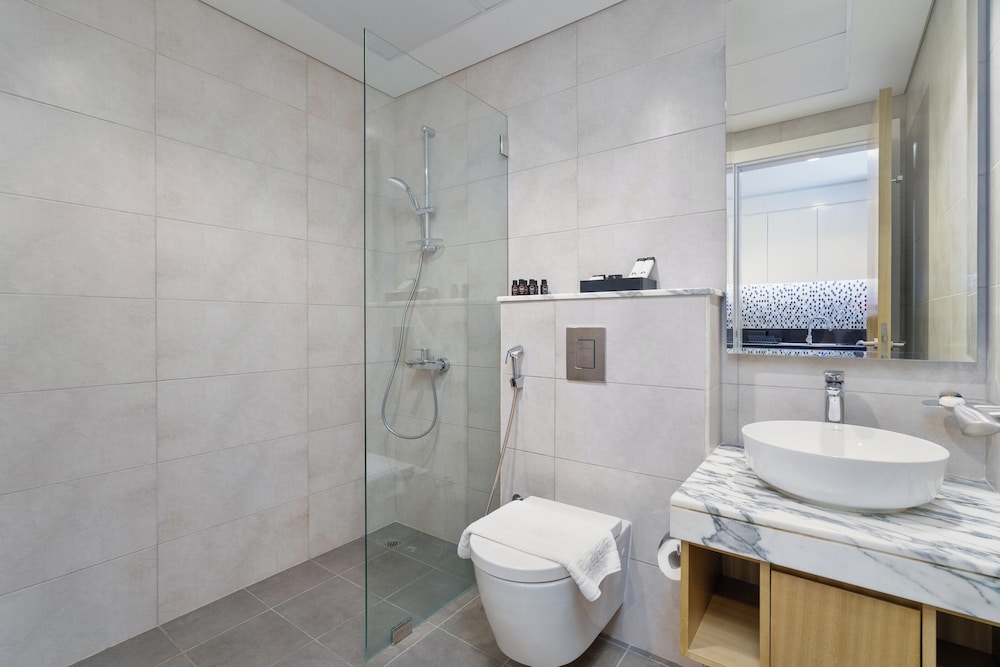 Lux BnB Aykon City
