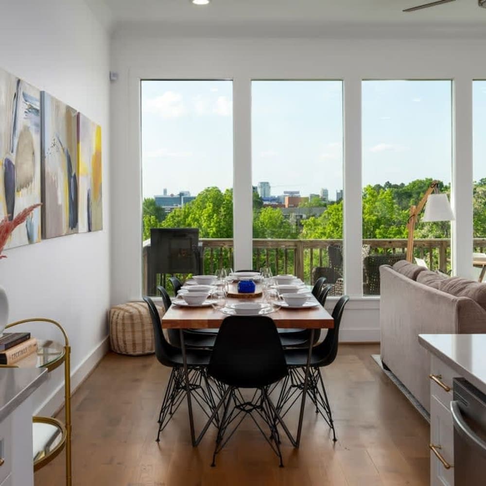 Birmingham Vacations - Scenic Cityscape Retreat - Stylish 2BR Townhome - Property Image 1