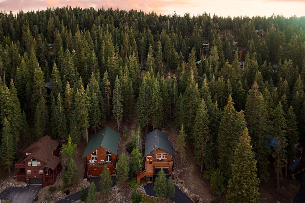 Golden Summit by Avantstay Stunning Secluded Cabin w Access to Tahoe Donner