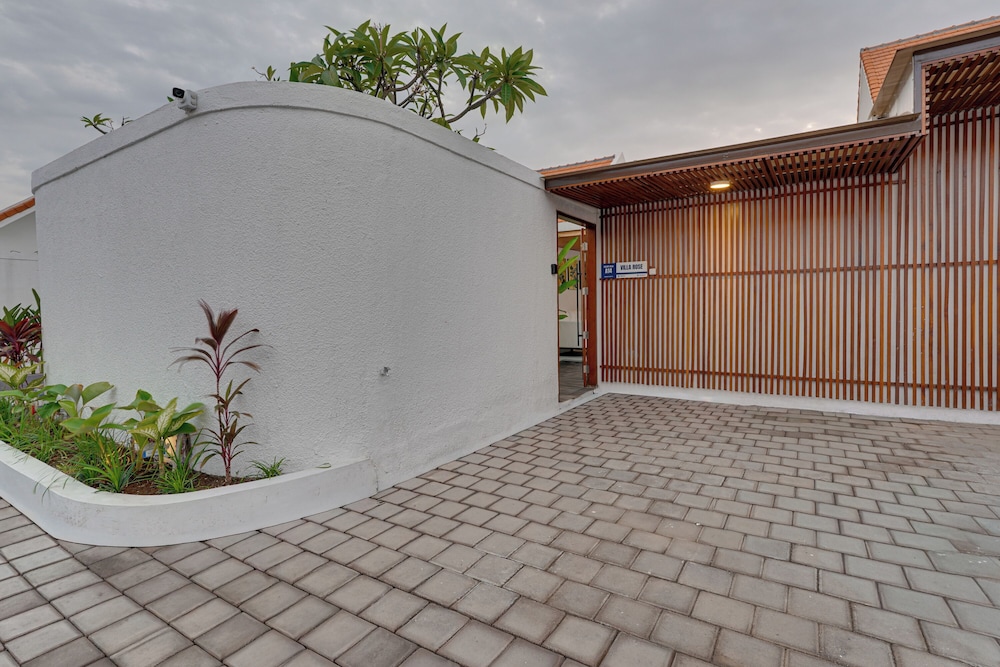 LaLuxe Villa and Residence