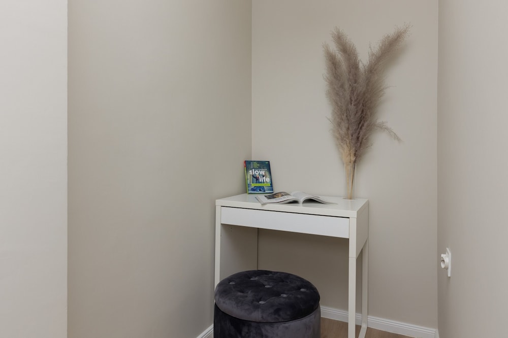 Pet Friendly Apartment by Renters view 2