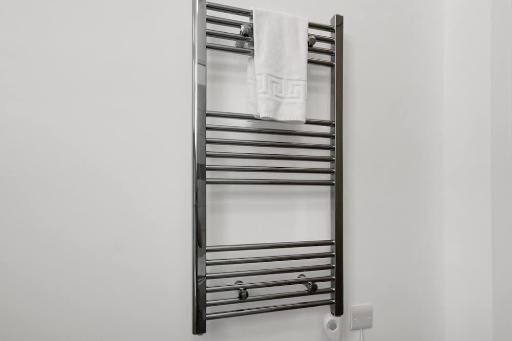 Stylish Modern Apartment - Free Parking - W