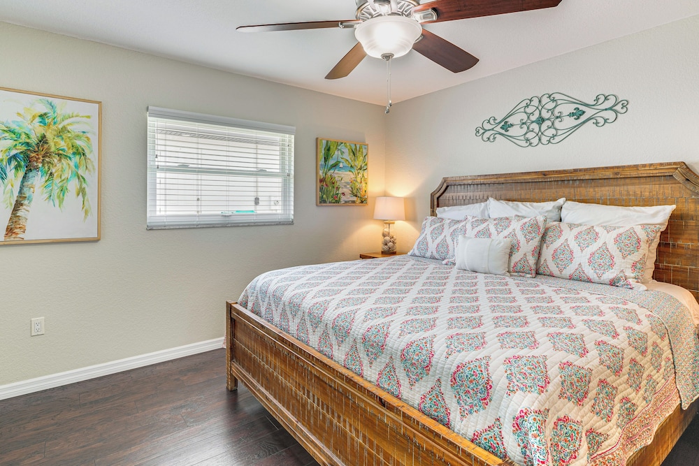 Heated Saltwater Pool & Dock: Port Charlotte Home