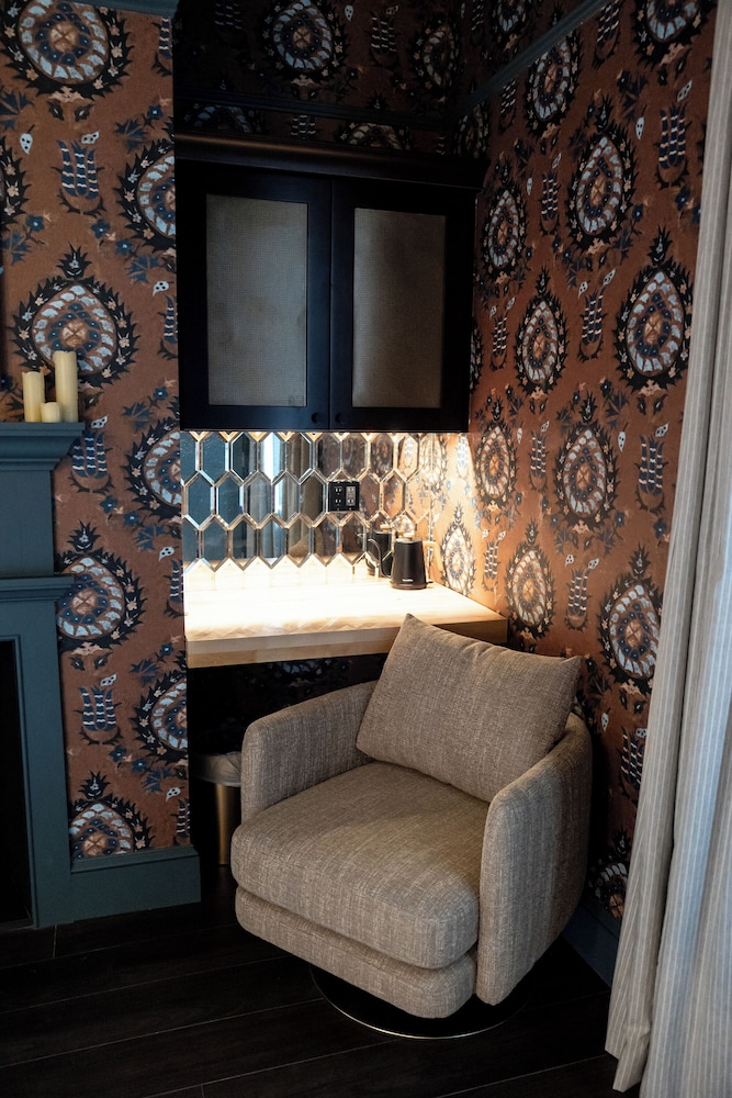 The Gas Lamp Hotel - 1BR - Latimer