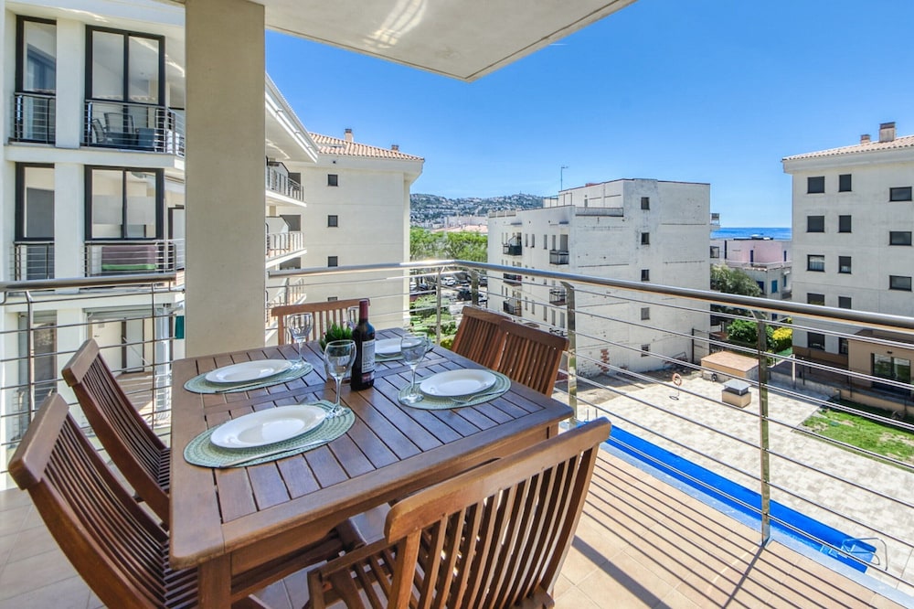 Apartment in Roses Near Sandy Beach