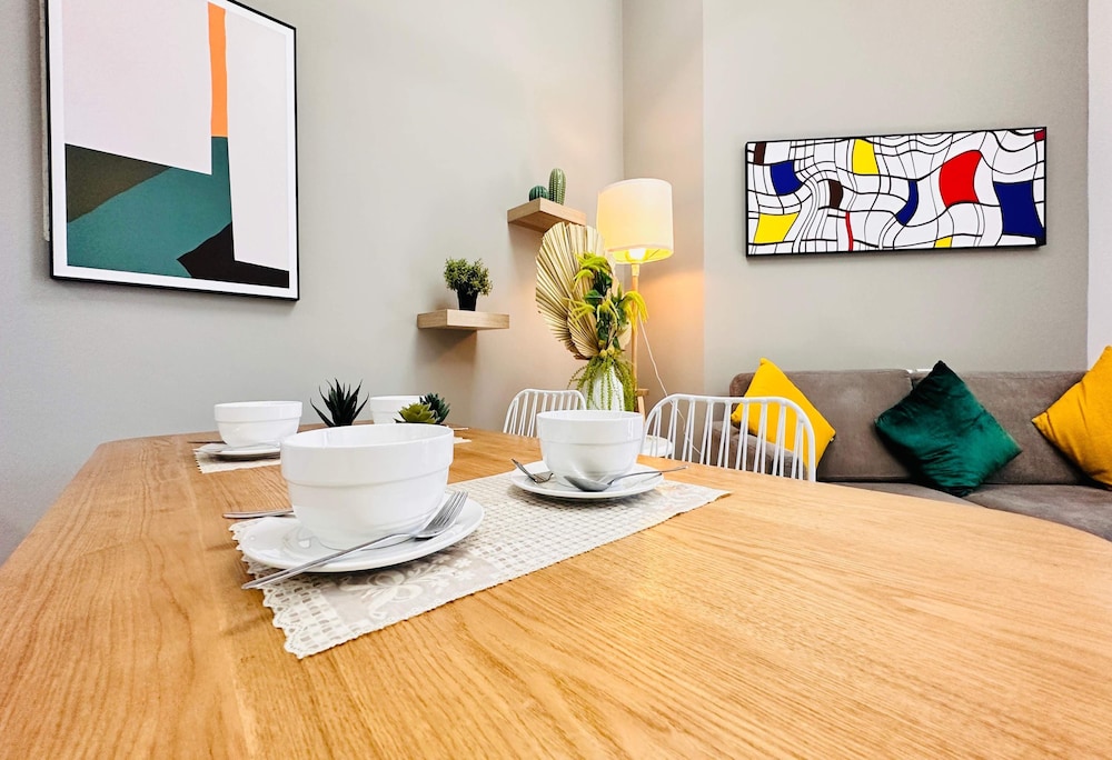 OYO HOME 1366 Standard One Bedroom Jvc