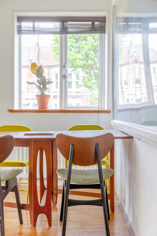 Cosy 2BD Flat - New Cross