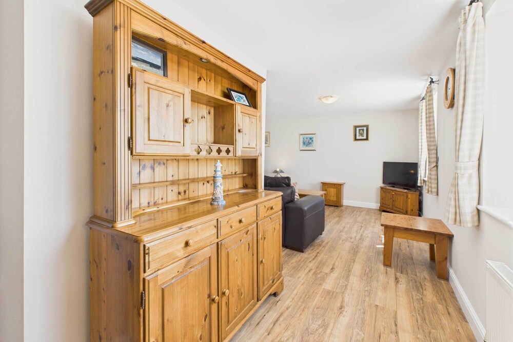 Host Stay Easton Meadows Holiday Cottage view 3