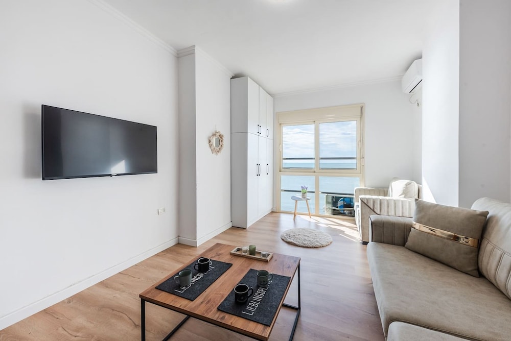 Studio With Amazing Sea View and Beach Access Durr s