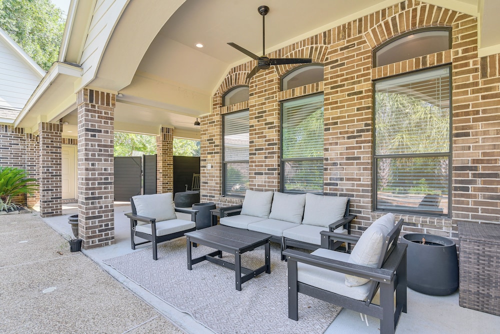 Pool & Hot Tub: Family-friendly Houston Area Home!