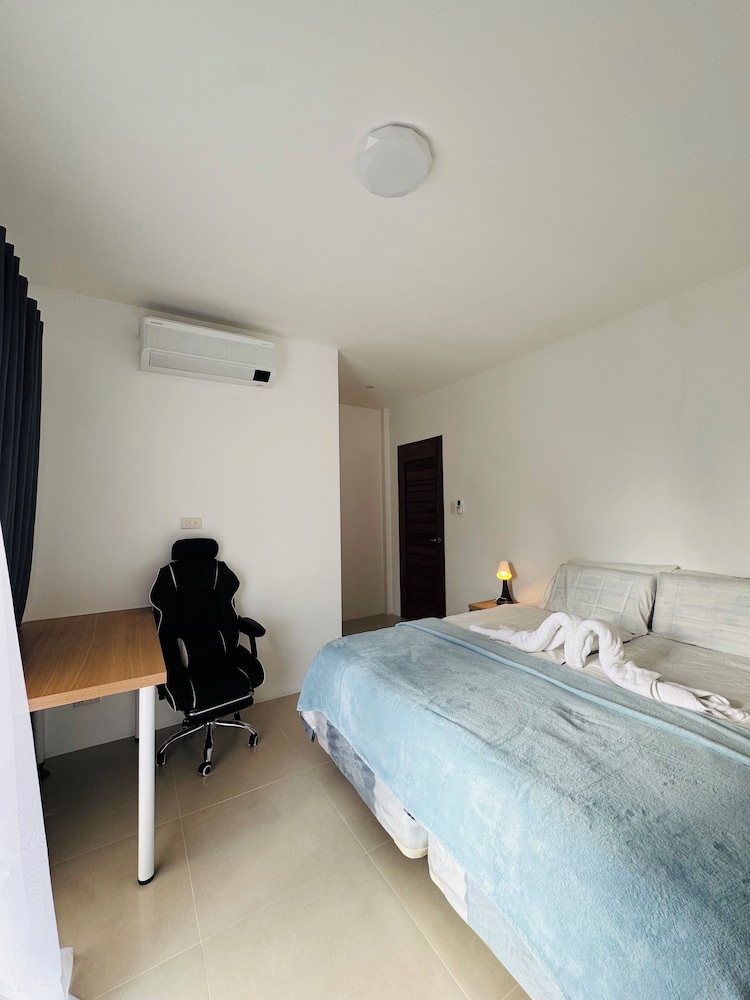 Oia Suites