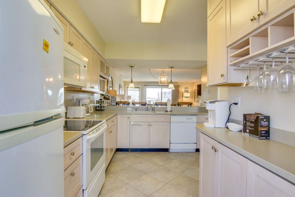 Ocean City Retreat w/ Marina Views < 1 Mi to Beach view 4