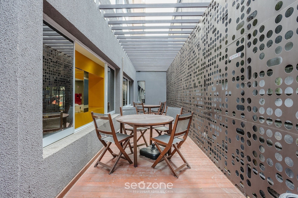 Apt w/ Balcony Mins From Subway Fdk0074