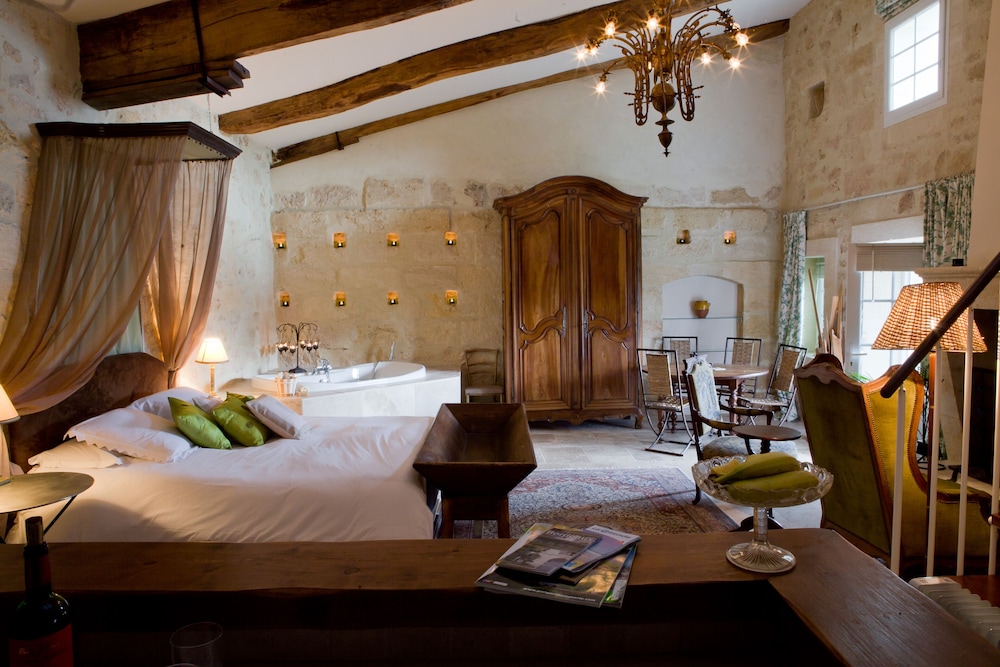Château Latour Segur Suites & Spa