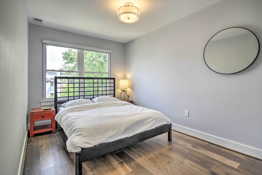 2 Mi to National Mall: Modern DC Retreat w/ Patio view 2
