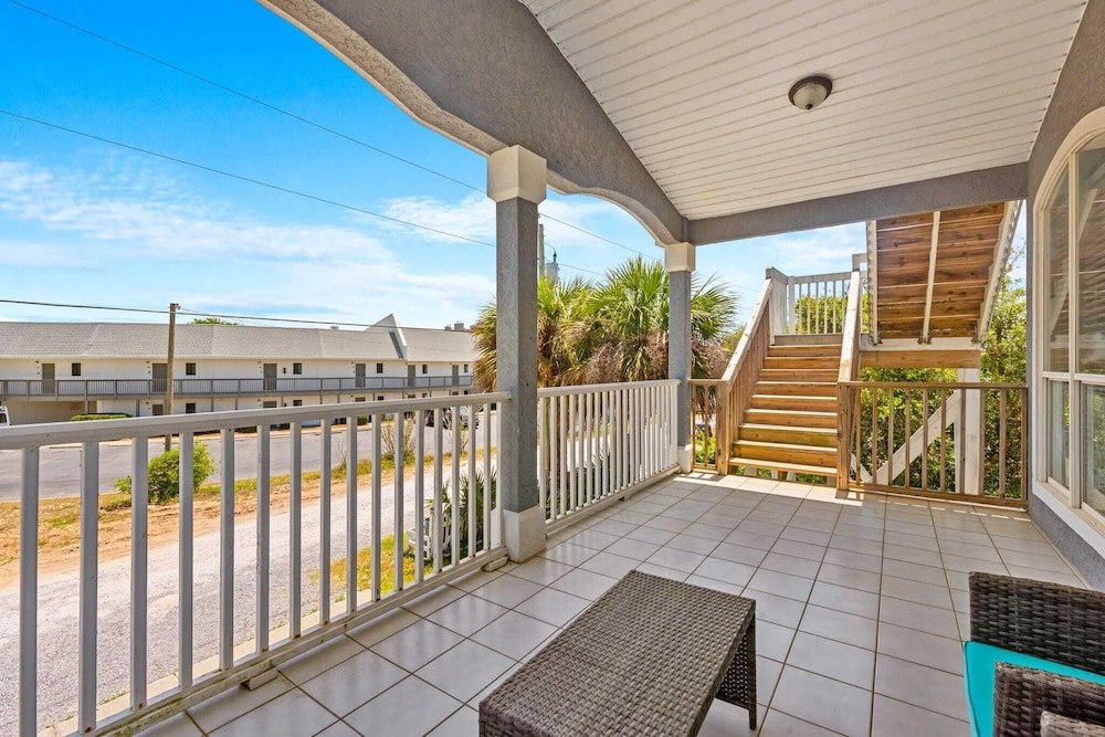 Walk to Santa Rosa Beach Private Pool, Balcony, and Coastal Views