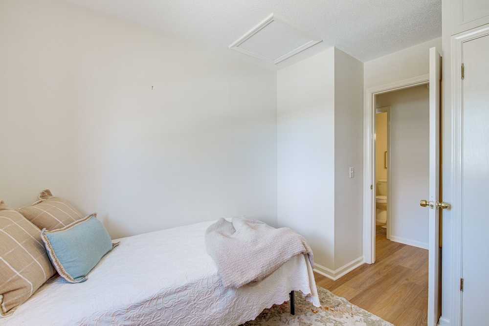 Oxford Getaway: Walk to Oxford Square! - Property Image 27