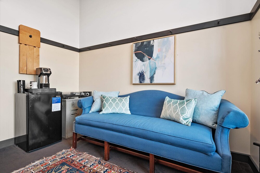 Kasa Uniquely Designed Suite Near Carnegie Museum The Maverick view 3