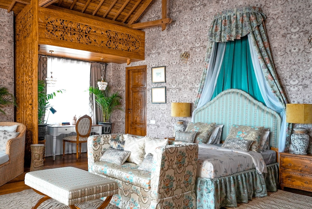 Luxurious Arakana Villa with Pool