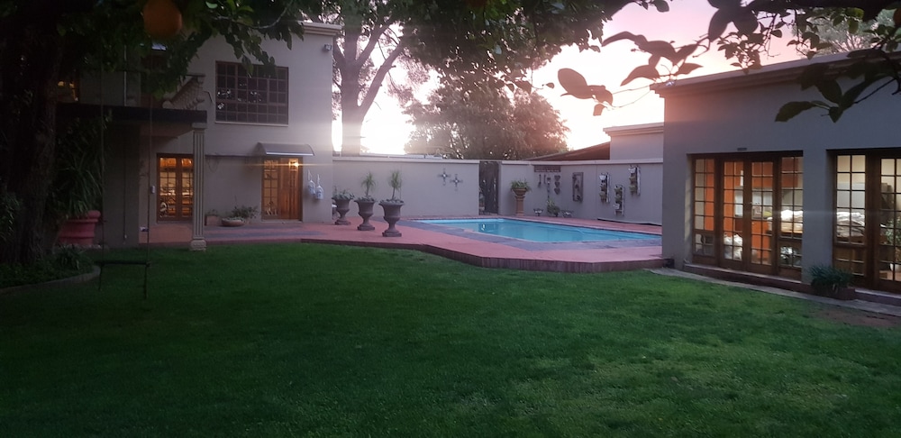 De Stallen Guesthouse