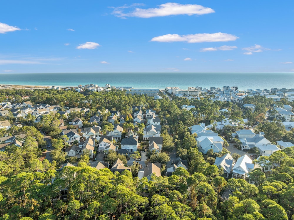 Sea Dlight: 3BR Beach Home Sleeps 10 With 4 Bikes in Watersound West