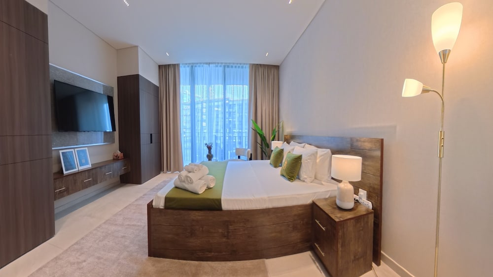 Beverly Boulevard By HMB HOMES