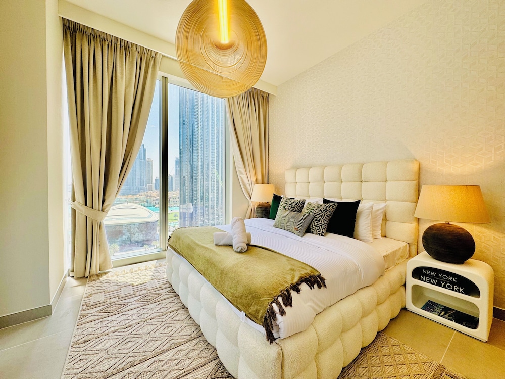 Venduras - Luxe 4BR Opera & Burj Views