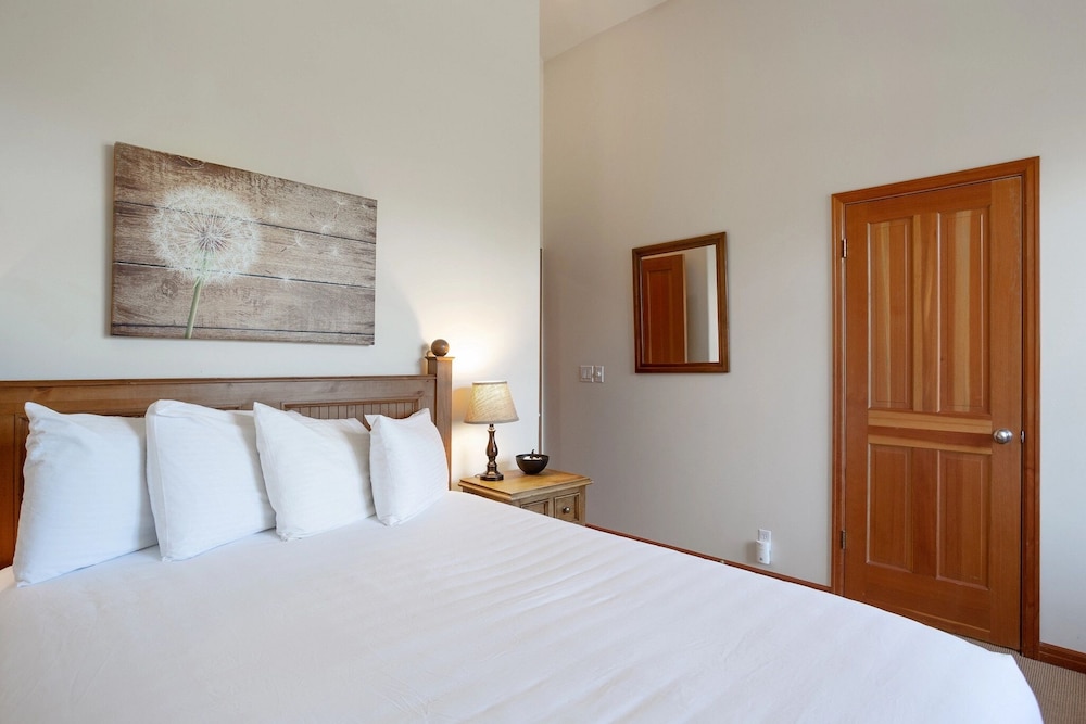 Deer Lake Village at Deer Valley Resort - Four Bedroom Condo with Hot Tub #2477 4 Condo
