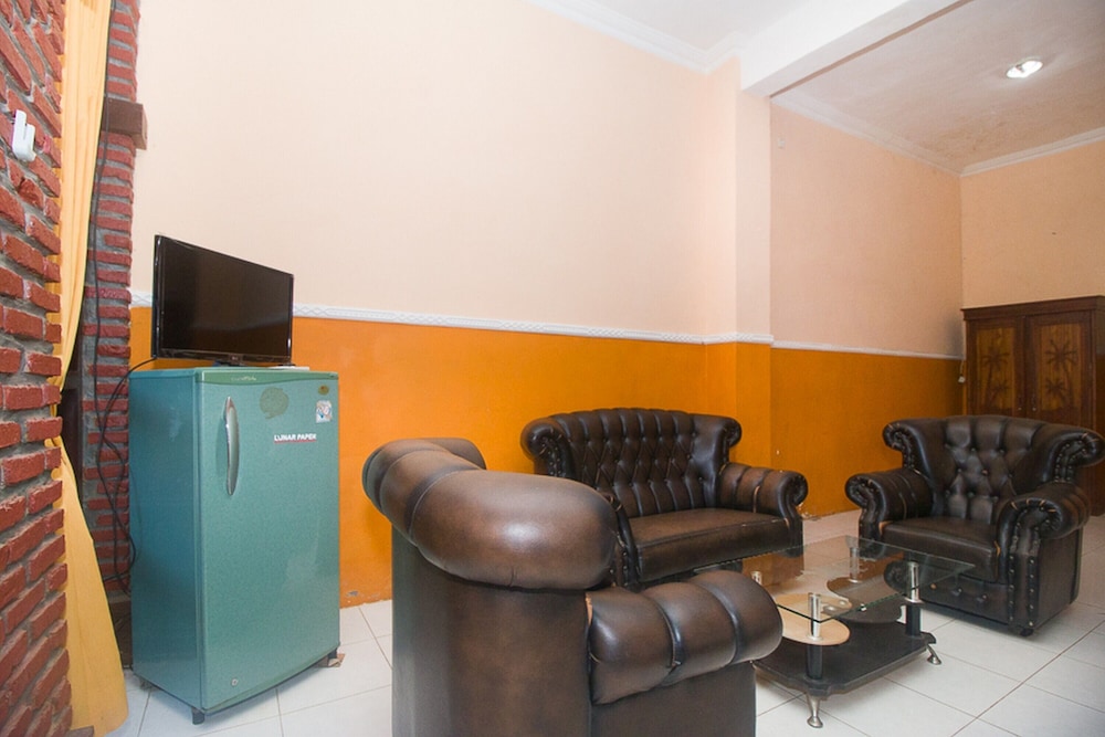 RedDoorz Syariah near Keraton Sumenep view 2