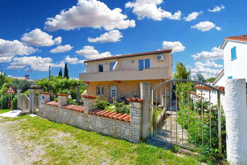 Apartments Maro