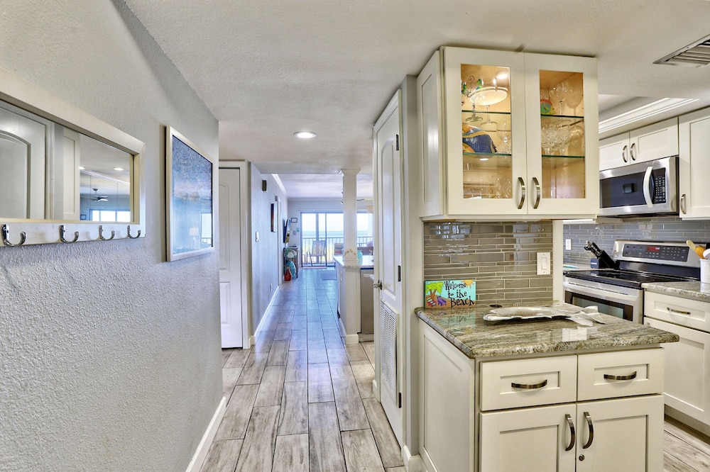 Land's End 10-303 Beach Front - Premier