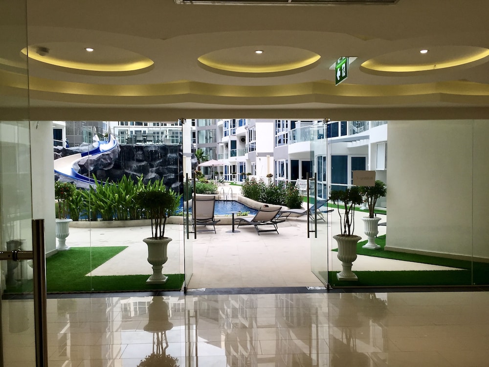 Luxury Apartments in Grand Avenue view 2