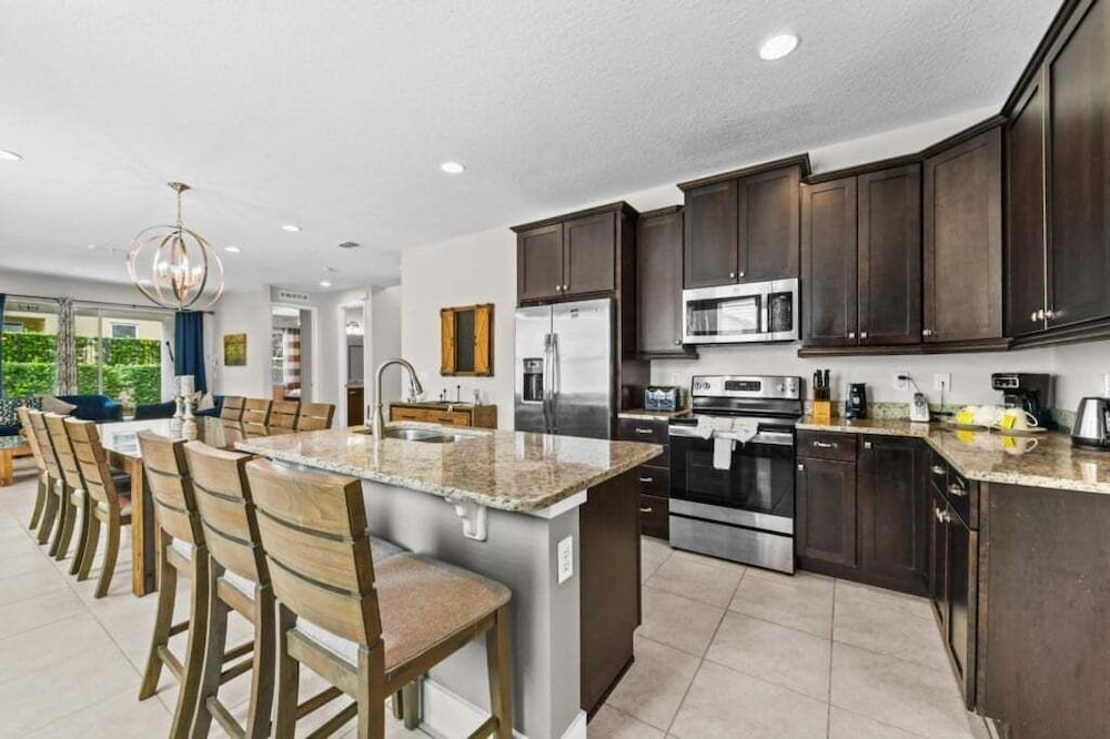 Elegant 8br Retreat W/ Private Pool, Spa & Family-friendly Comfort 8 Bedroom Villa
