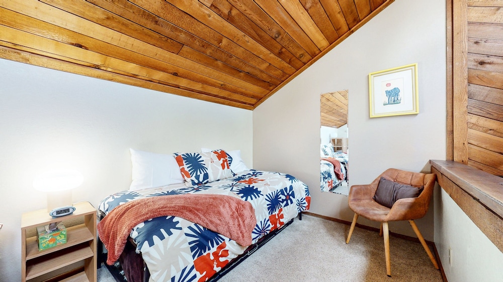 Mammoth Sierra Townhomes #25 3 Bedroom Condo