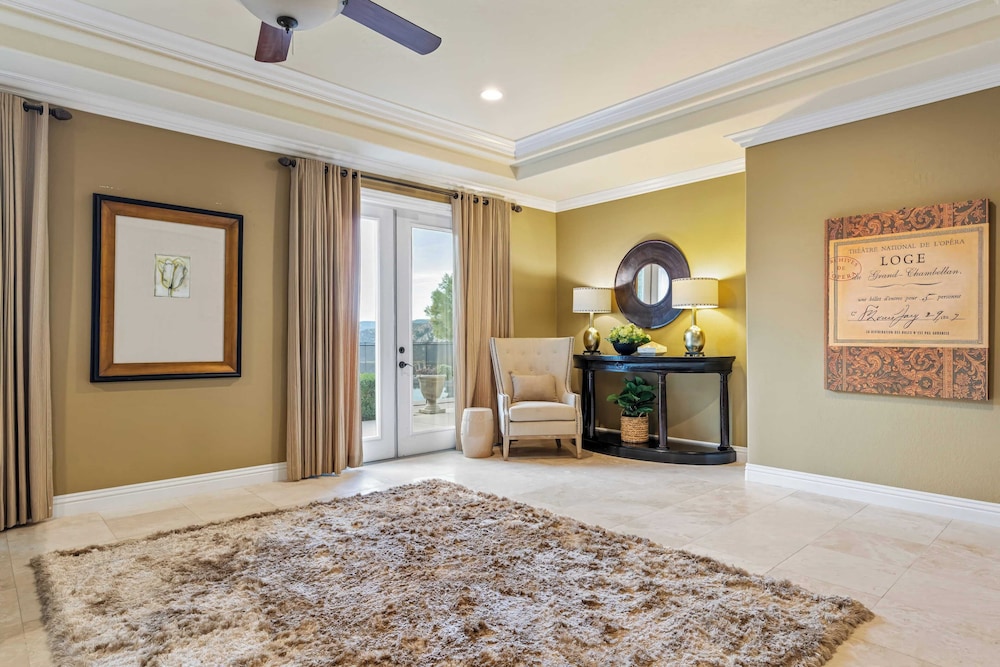 Hilltop Estate w/ Pool, Hot Tub, Fire Pit, Views Cleveland Vista by Avantstay