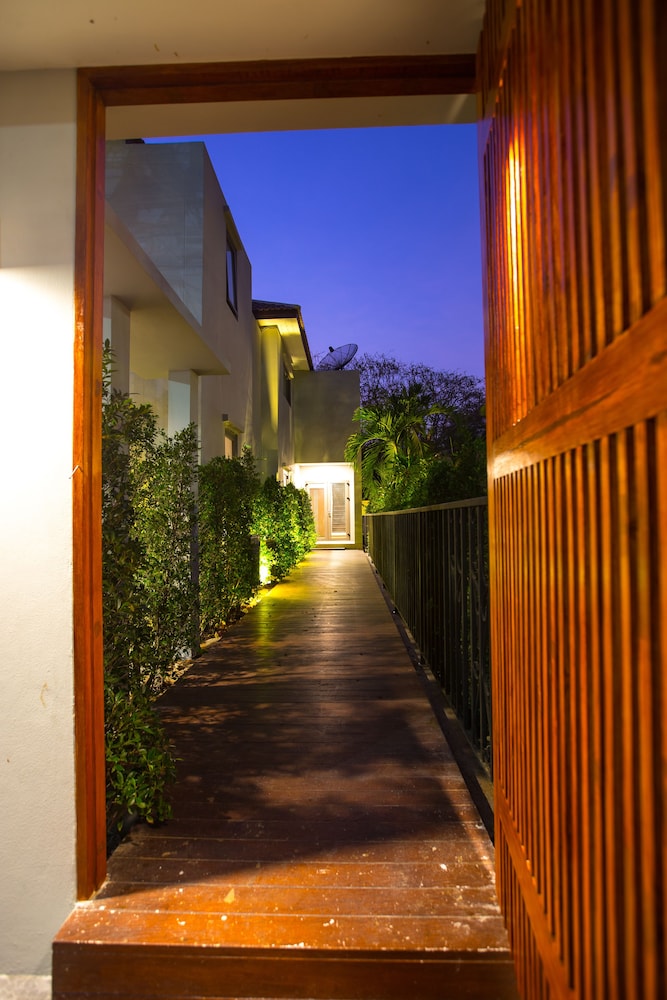 Hotel Villa Navin Premier Pool Villa - Image 1