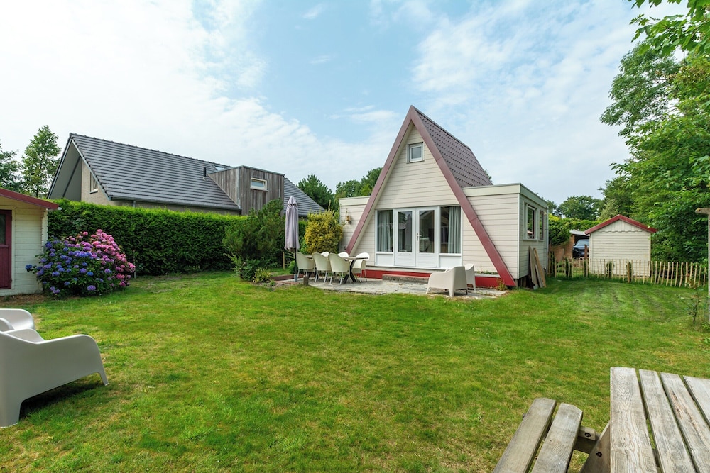 Duinland 50 Holiday Home for 4-people Near Beach