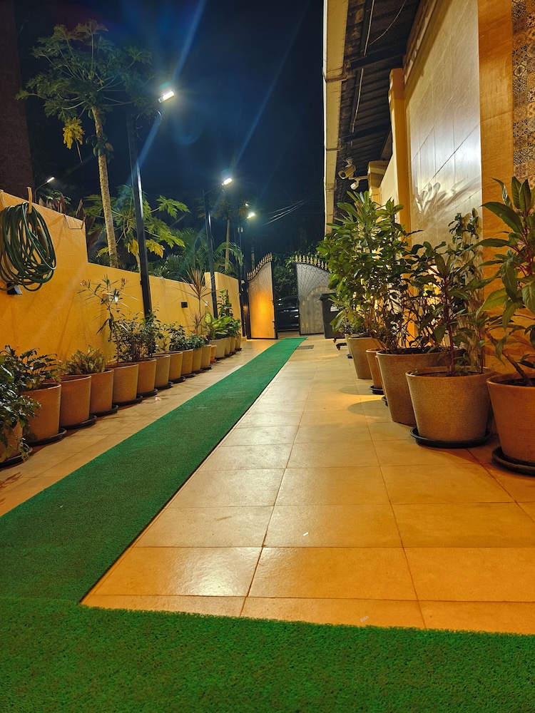 shradha luxury room