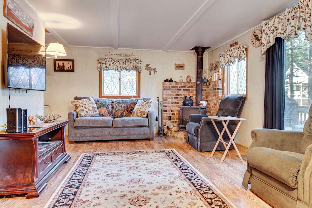 < 1 Mi to Lake Winnipesaukee: Family Winter Escape