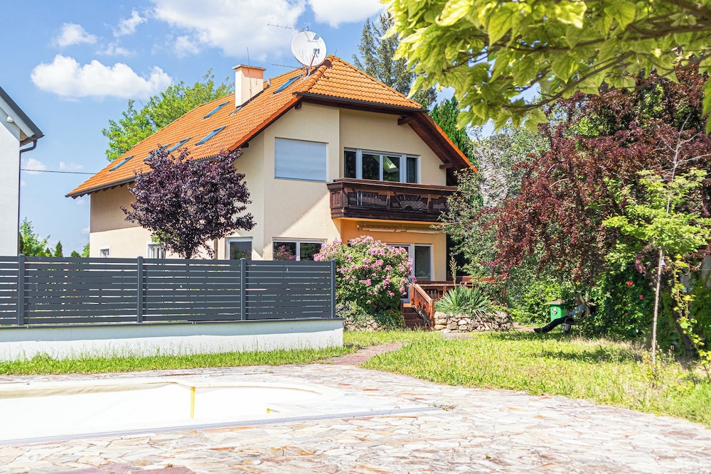 Luxury Garden Villa Sleeps 16 Guests