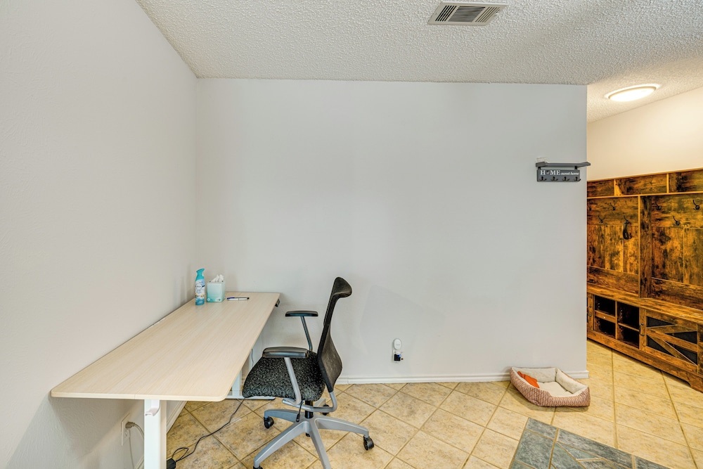 1 Mi to Denton Square: Family Home w/ Fenced Yard!