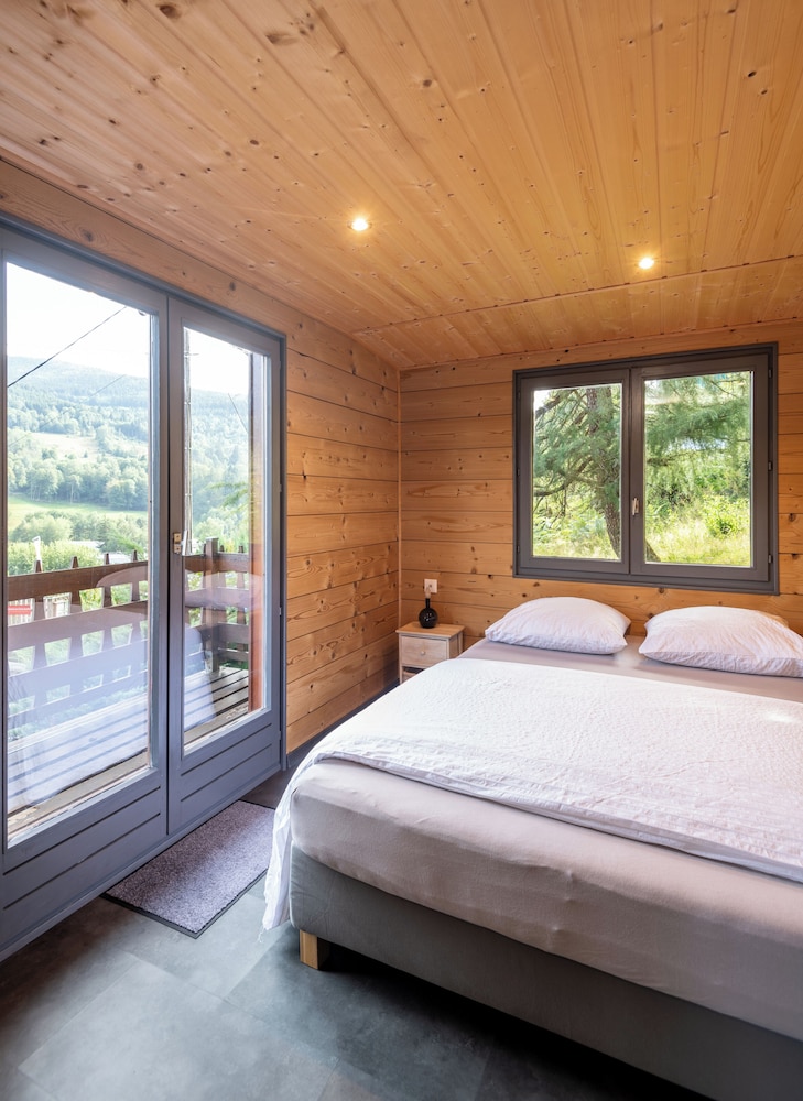 Chalet du Faubourg & Jacuzzi privatif view 4