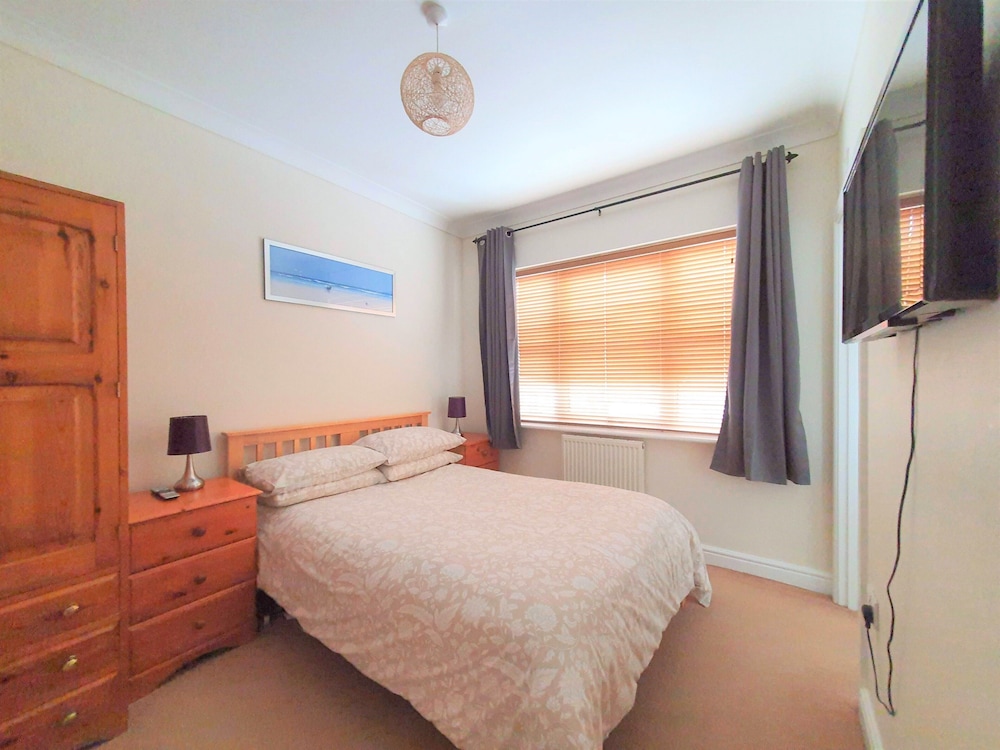 2-bedroom House Near Town With Superfast Wi-fi view 3