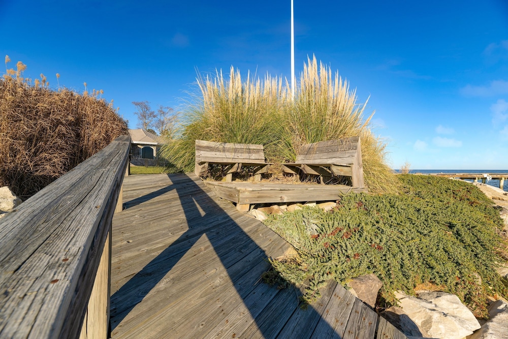 Bay Estate by Avantstay Waterfront Private Pond
