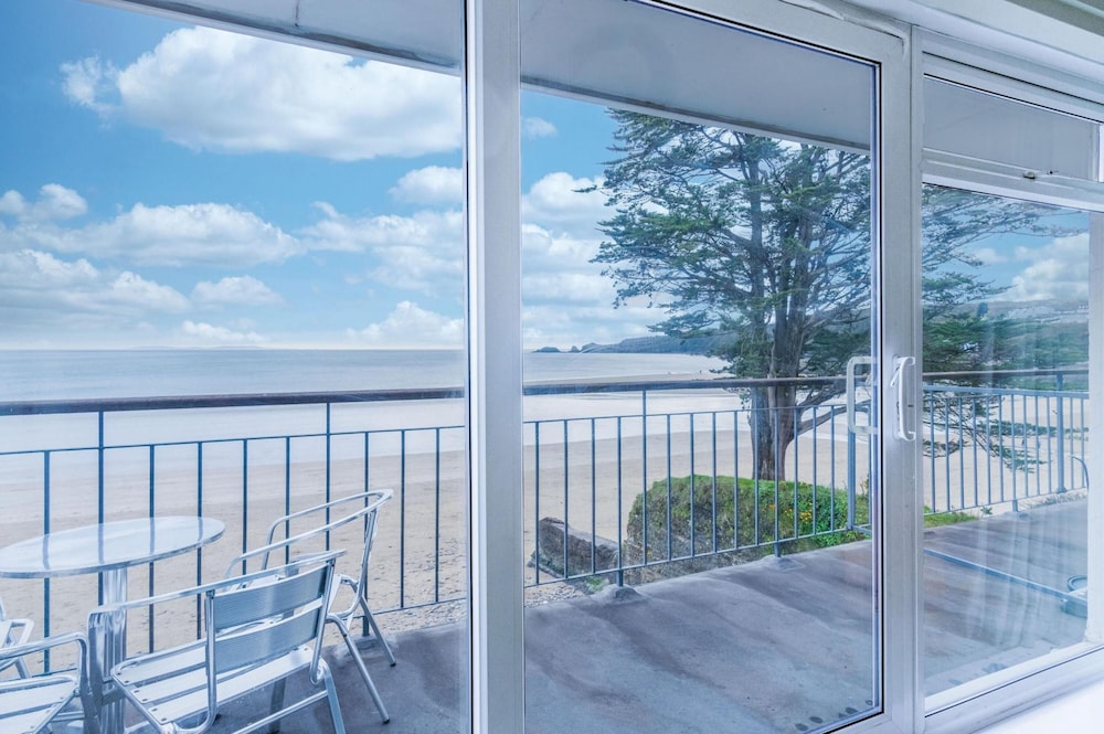 36 Beach Court - 1 Bed Apartment - Saundersfoot view 3