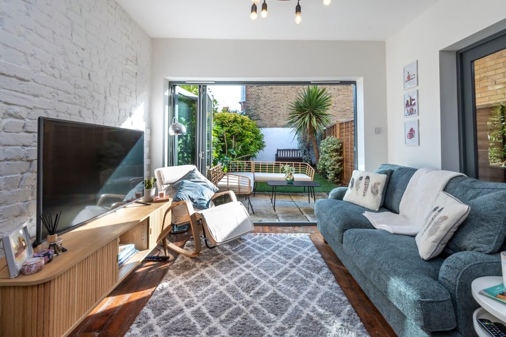Stylish River Apartment - West Putney Embankment