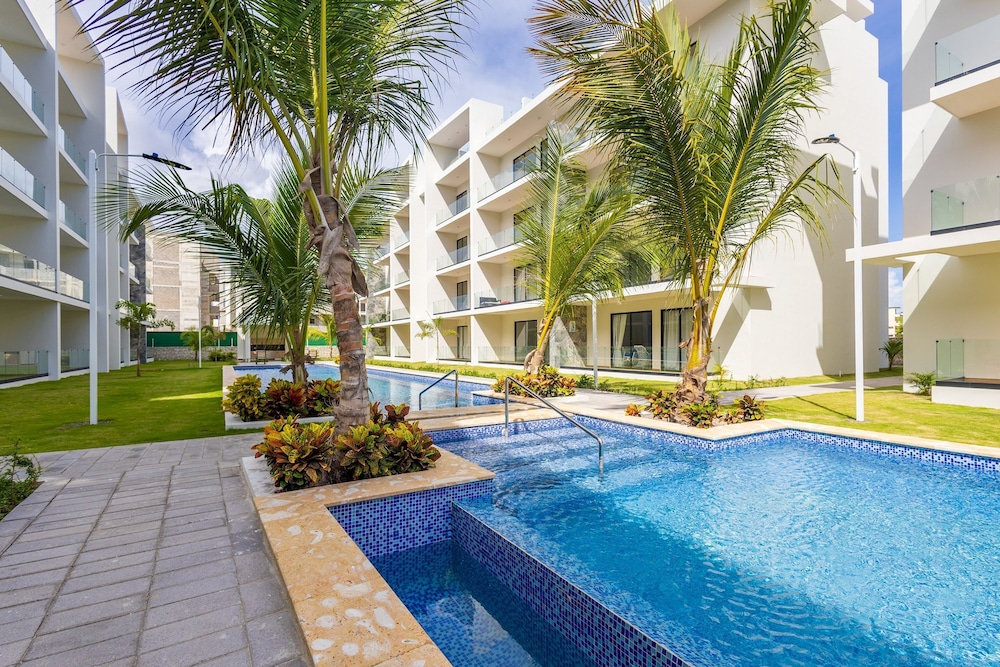 2BR Oasis in Eden Tropical - BBQ Pool Near Beach