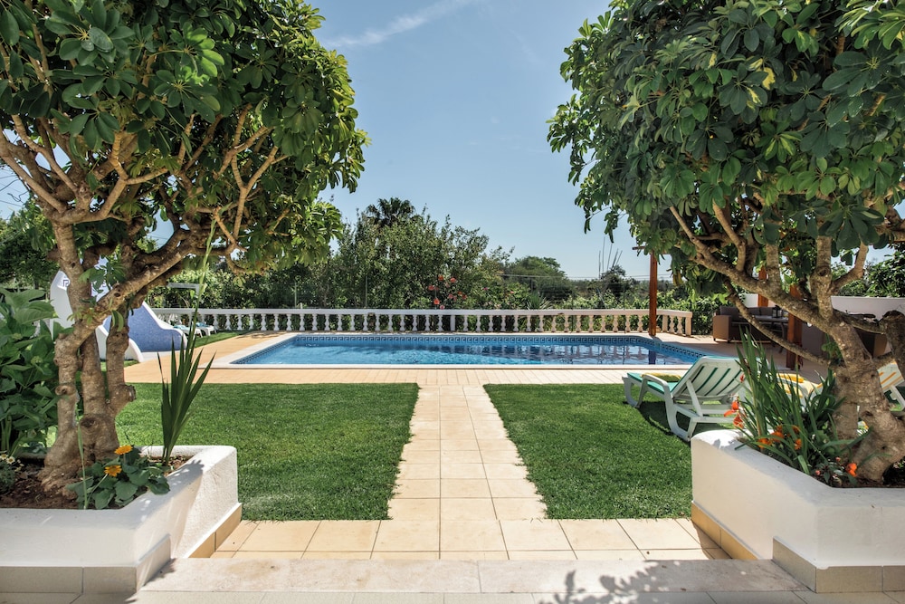 Villa V3 With Private Pool and air Conditioning and Free Wifi Internet view 5