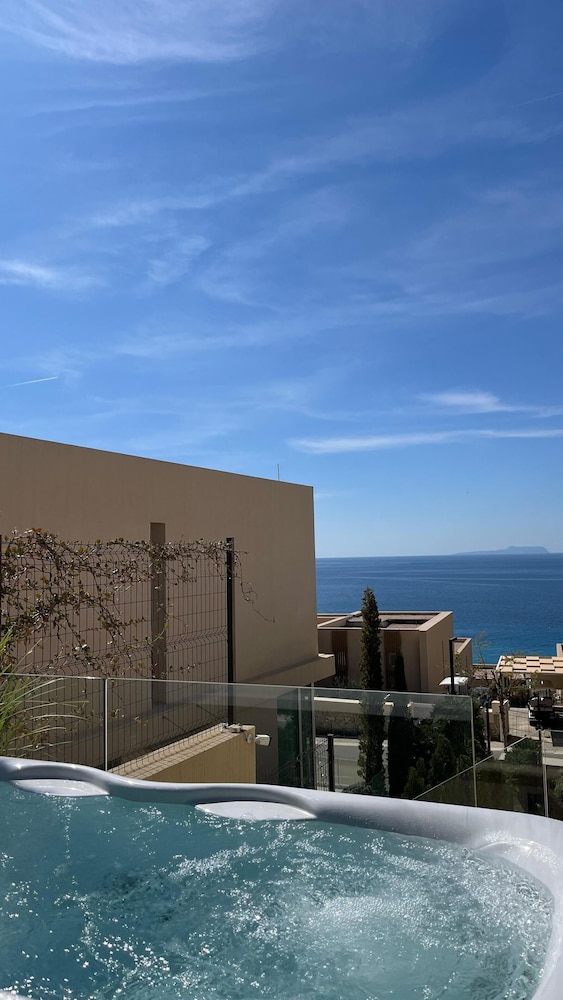 Whisky Green Coast Hotel & Apartments