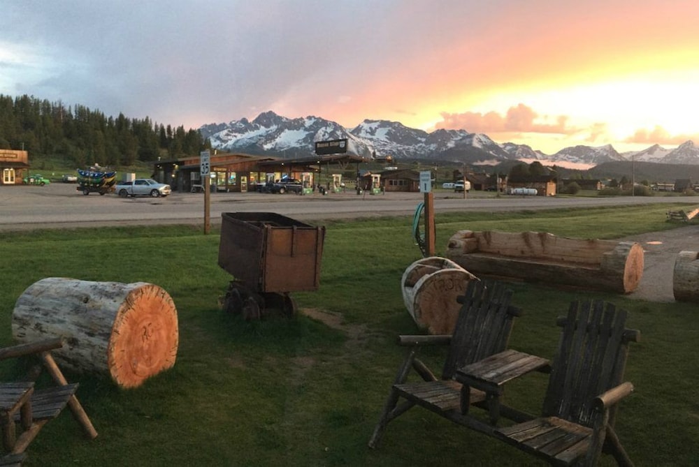 Mountain Village Lodge